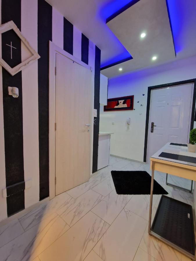Black & White Belgrade Exterior photo
